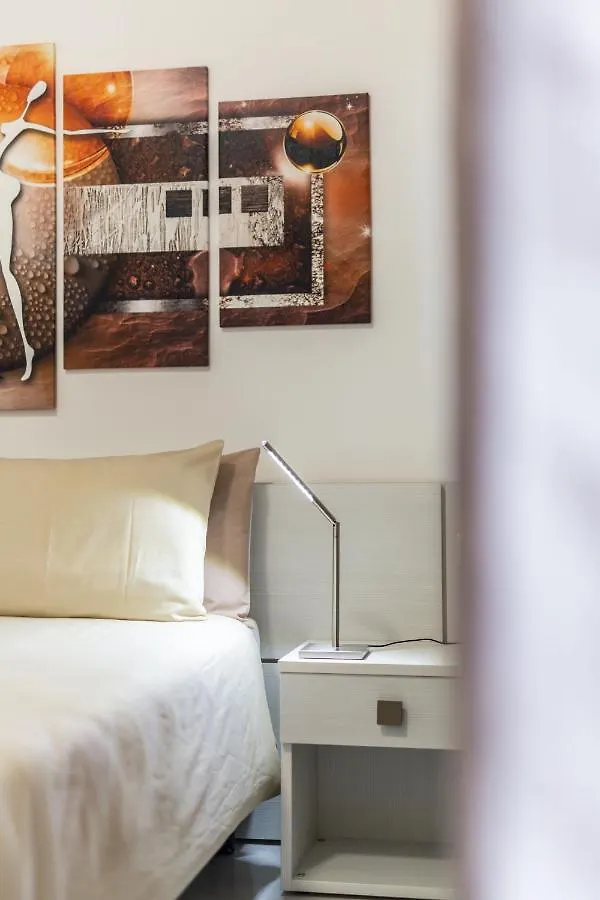 Nue Rooms Cagliari 3*,