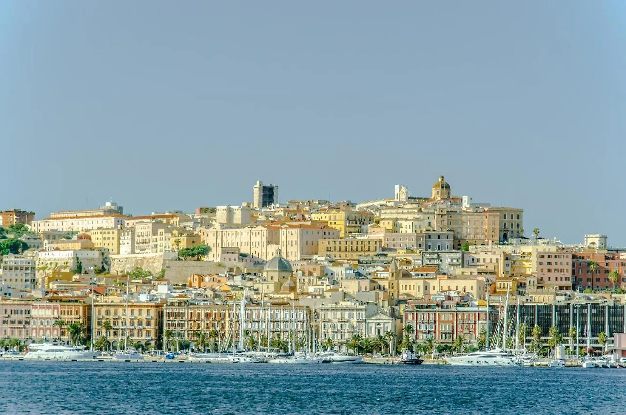 Nue Rooms Cagliari 3*,  Italy