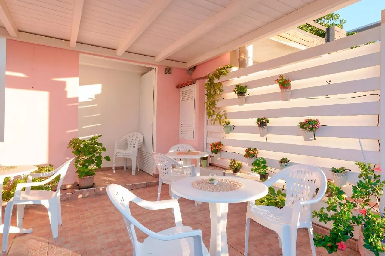 Nue Rooms Cagliari 3*,
