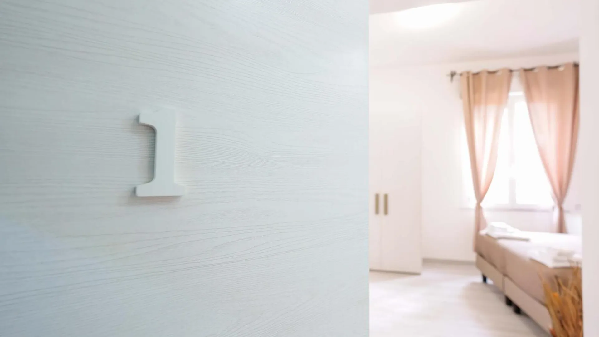 Nue Rooms Cagliari 3*,  Italy