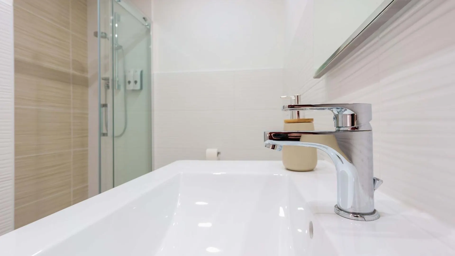 Nue Rooms Cagliari 3*,  Italy