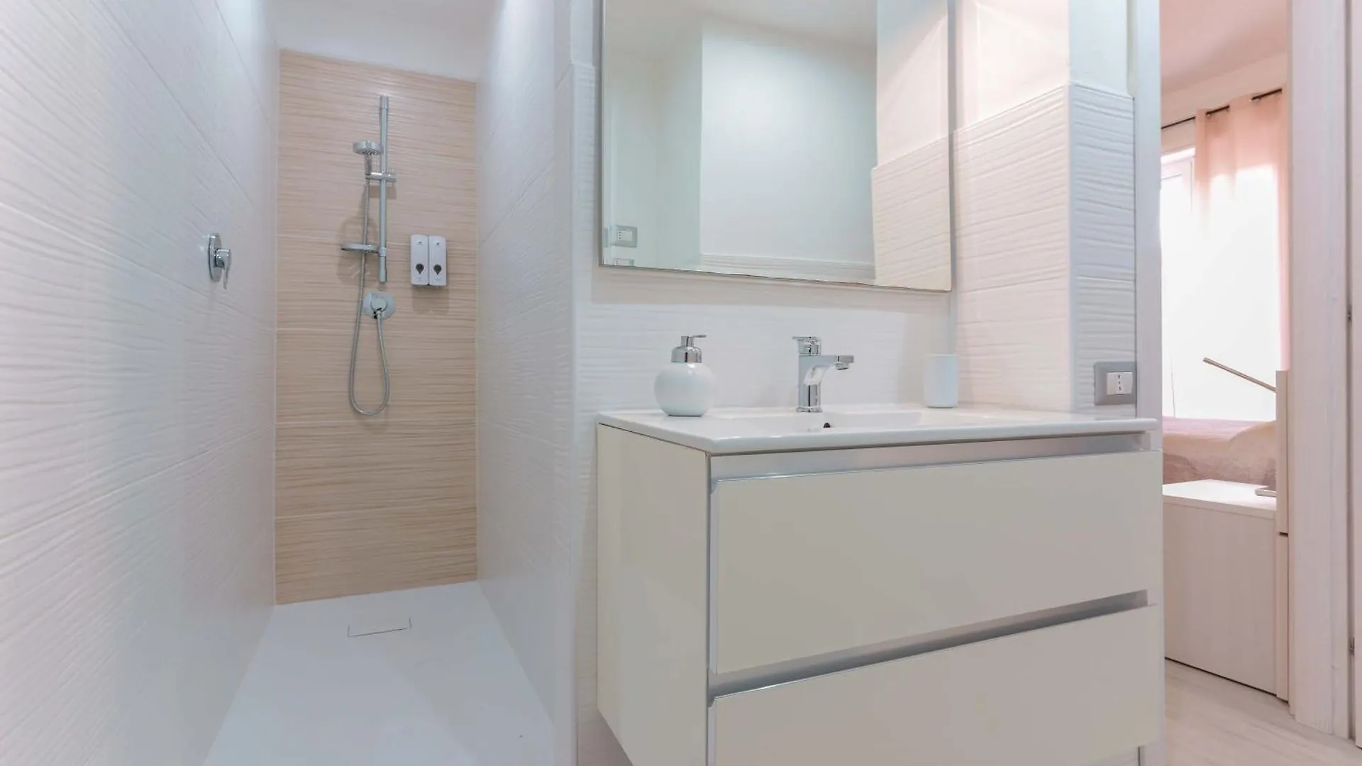 *** Guest house Nue Rooms Cagliari Italy